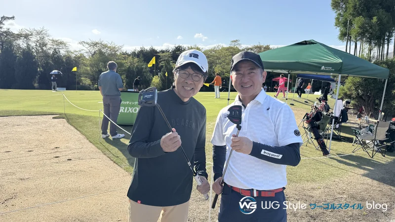 原田伸郎さんとワールドゴルフスタッフがパターを手に宇治田原CCで記念撮影