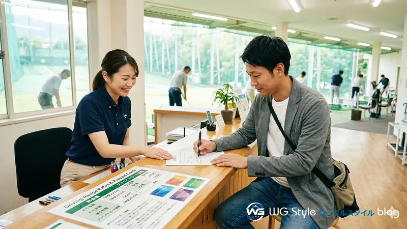 30代日本人男性がゴルフ練習場の受付で会員登録カードに記入しスタッフに案内されている